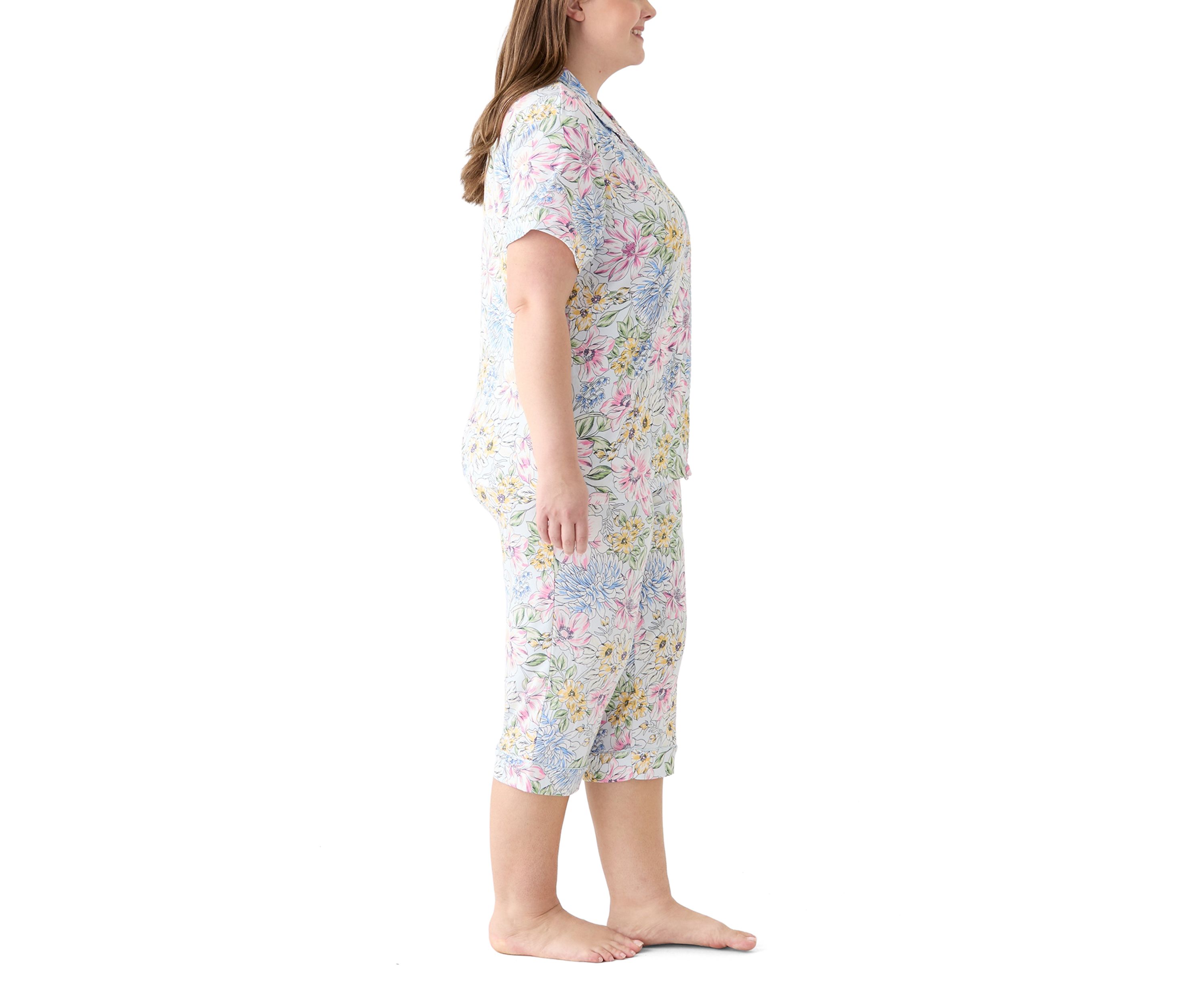 Plus Size Short Sleeve Notch Capri Pajama Set