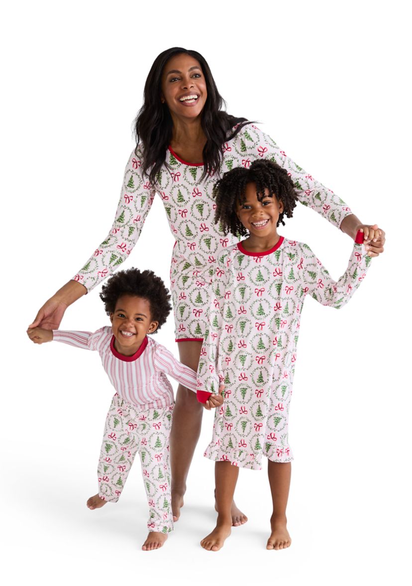 Womens Bow & Wreath Pajama Set