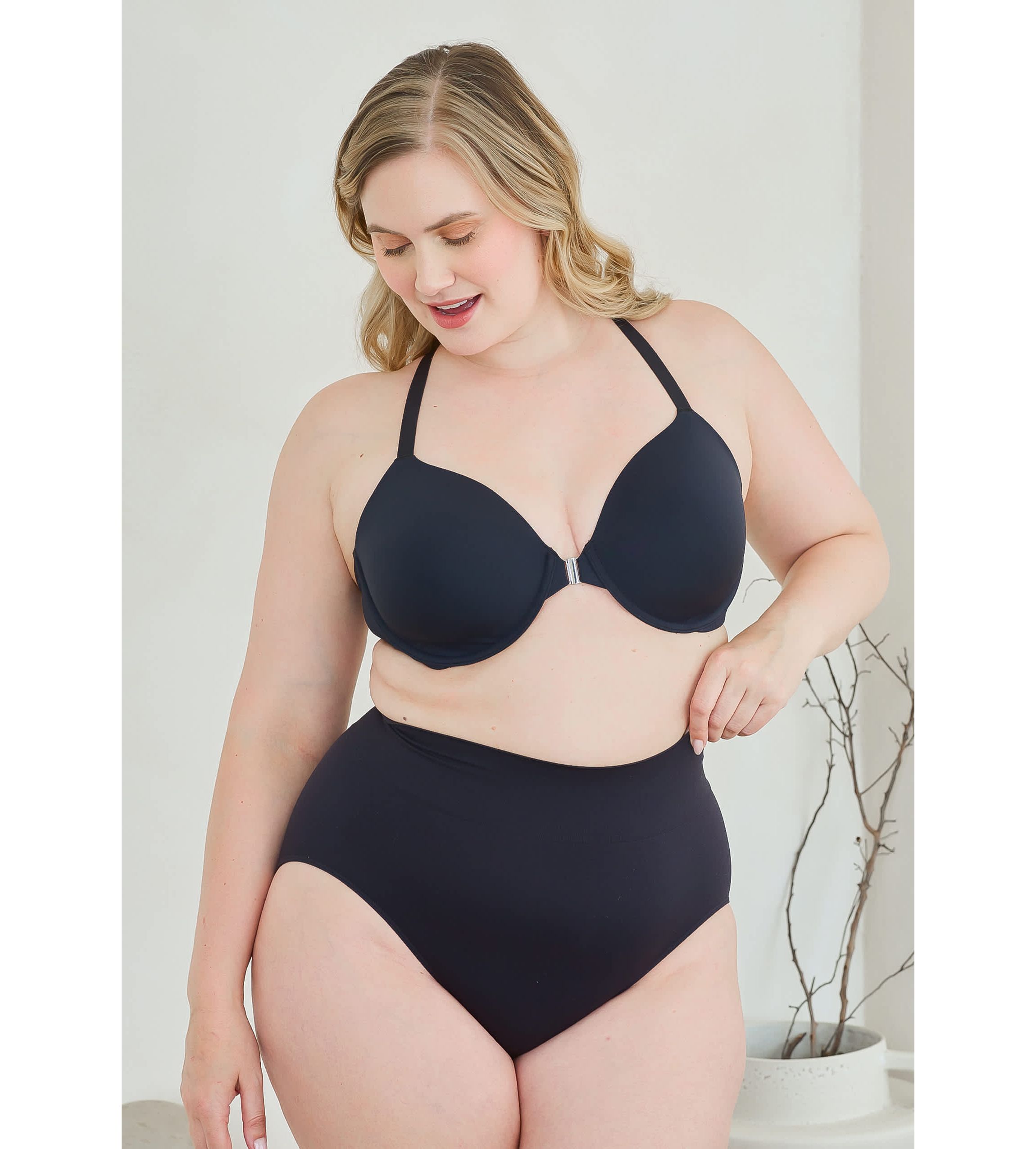 The Luna Front-Closure Racerback Power Mesh Bra
