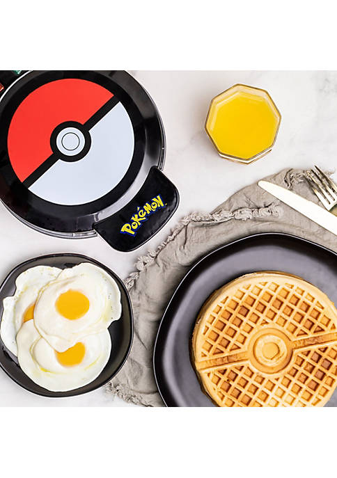 Uncanny Brands Pok&eacute;mon Pikachu Waffle Maker