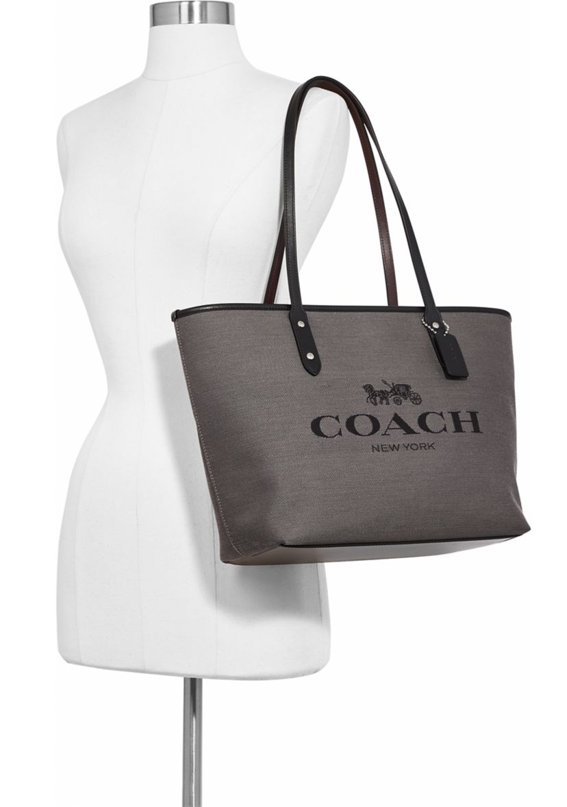 	  City Zip Tote with Horse and Carriage Print