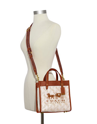 Field Tote 22 with Horse and Carriage Print and Carriage Badge