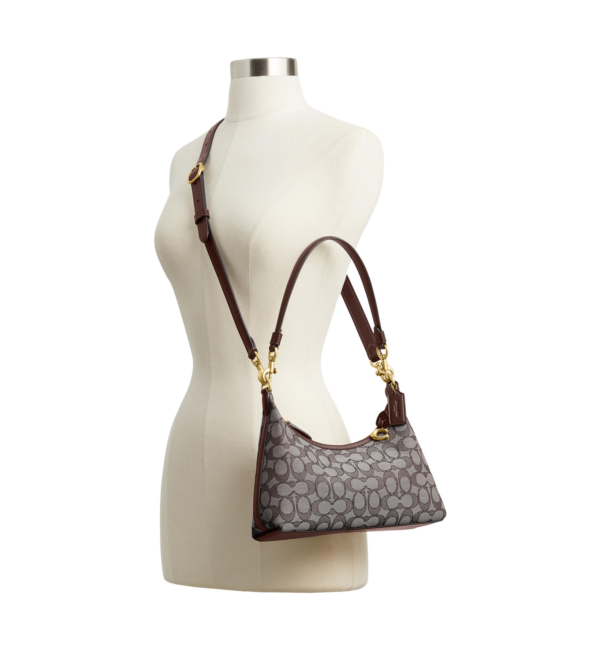 Juliet Shoulder Bag 25 in Signature Jacquard