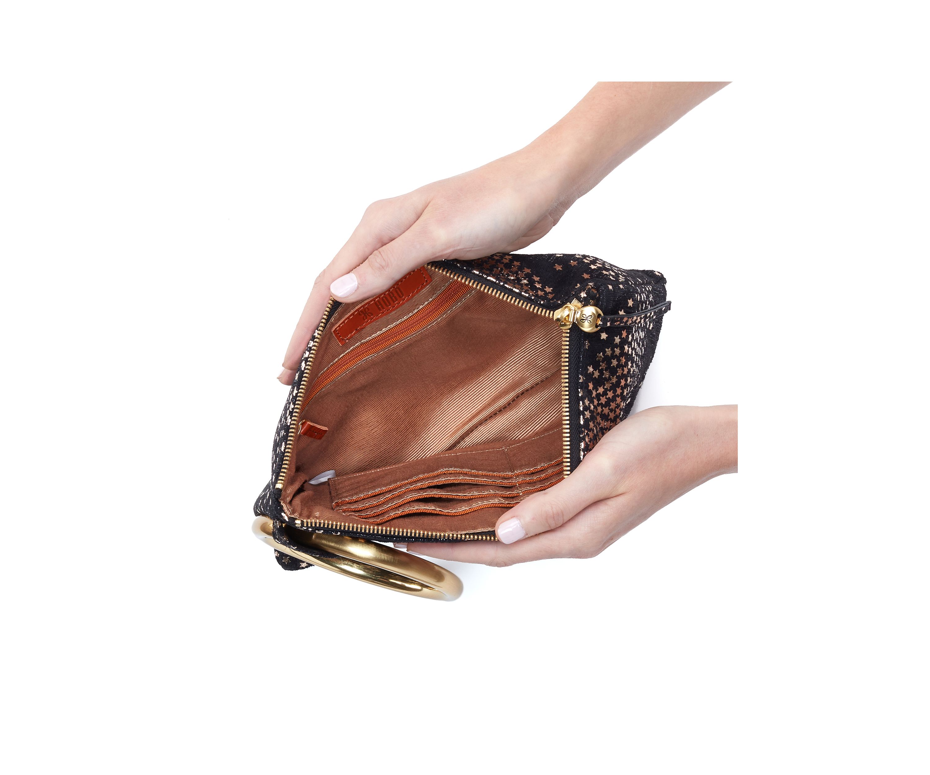Sheila Hard Ring Clutch