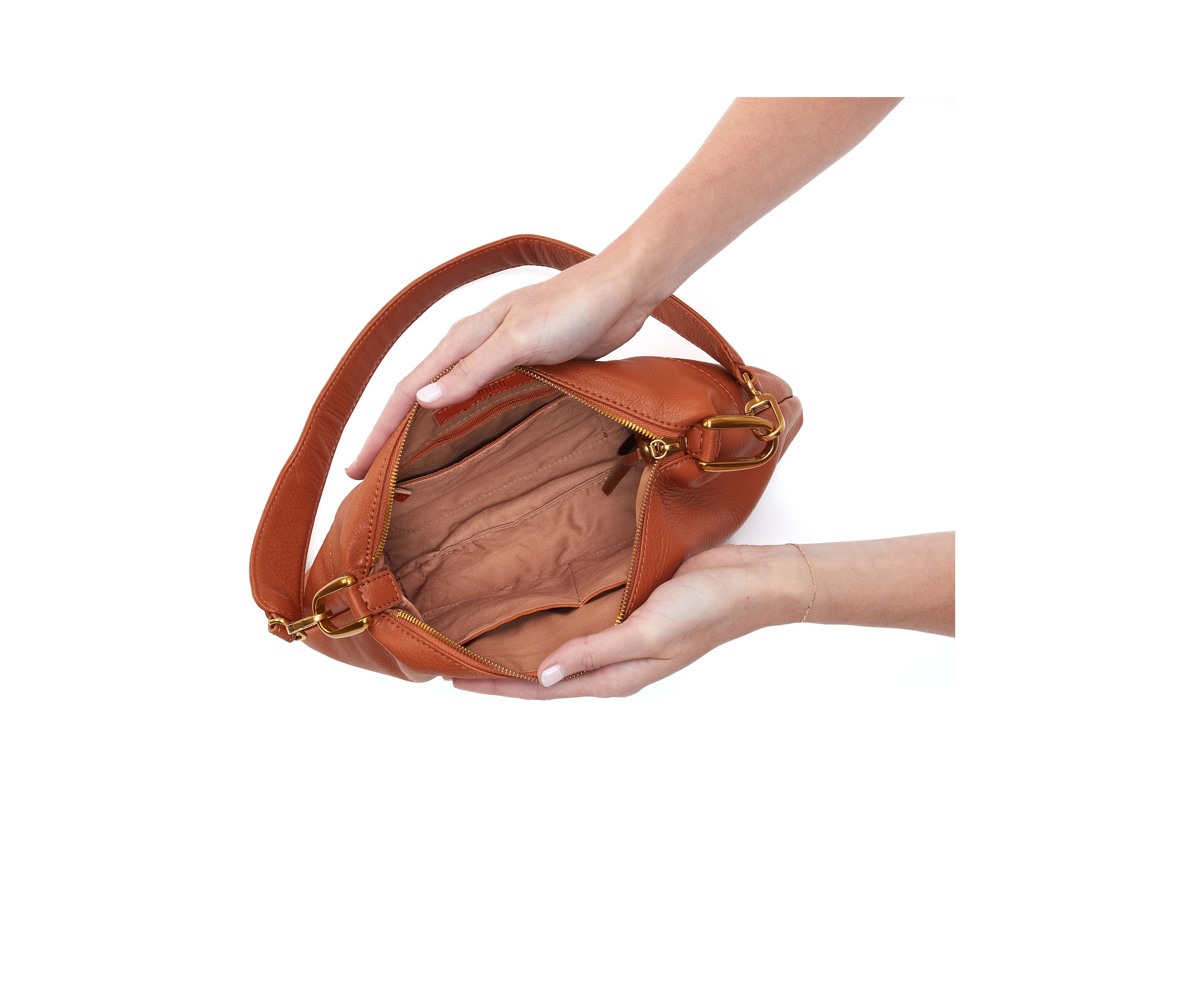  Advance Shoulder Bag