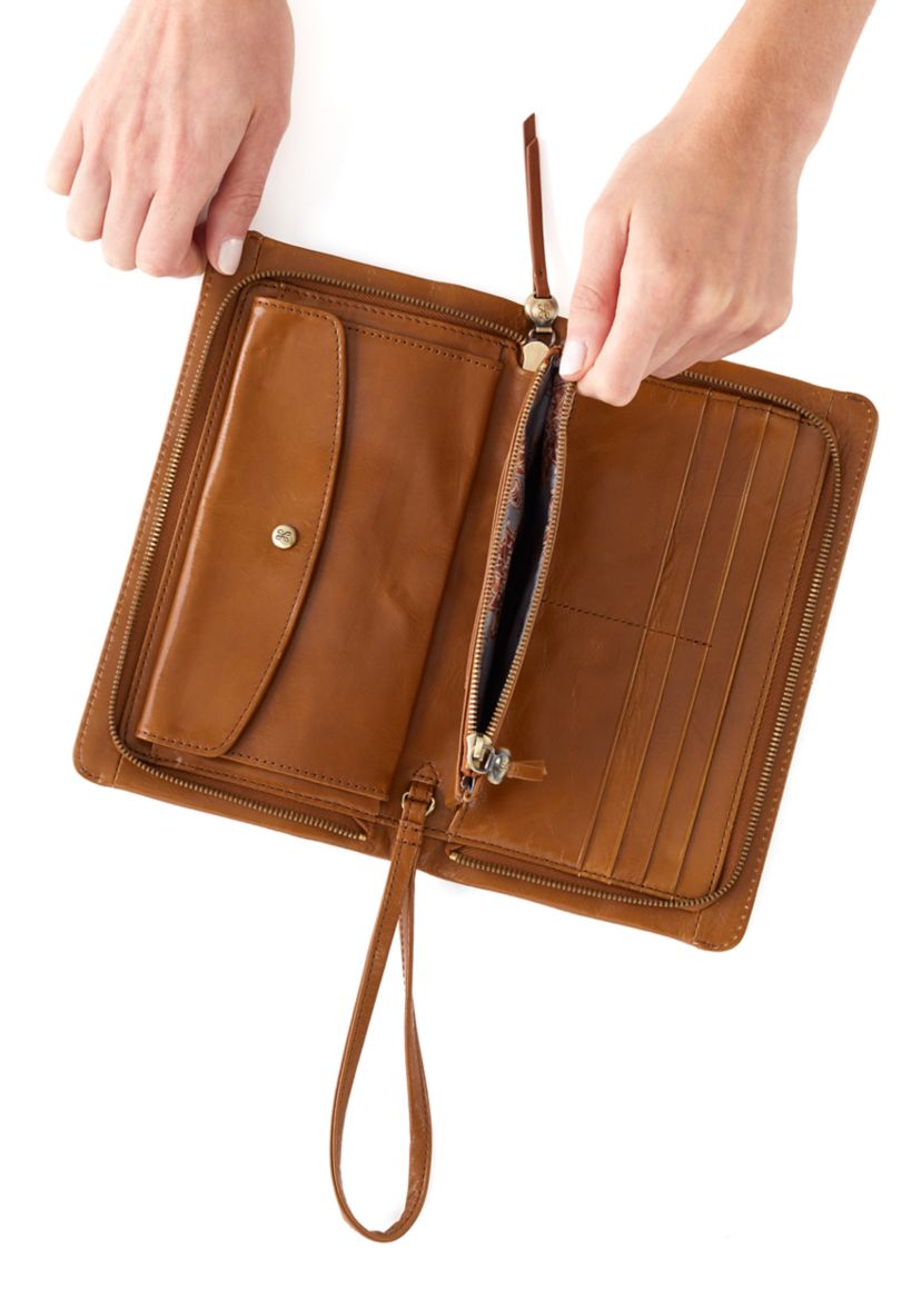 Evolve Wristlet