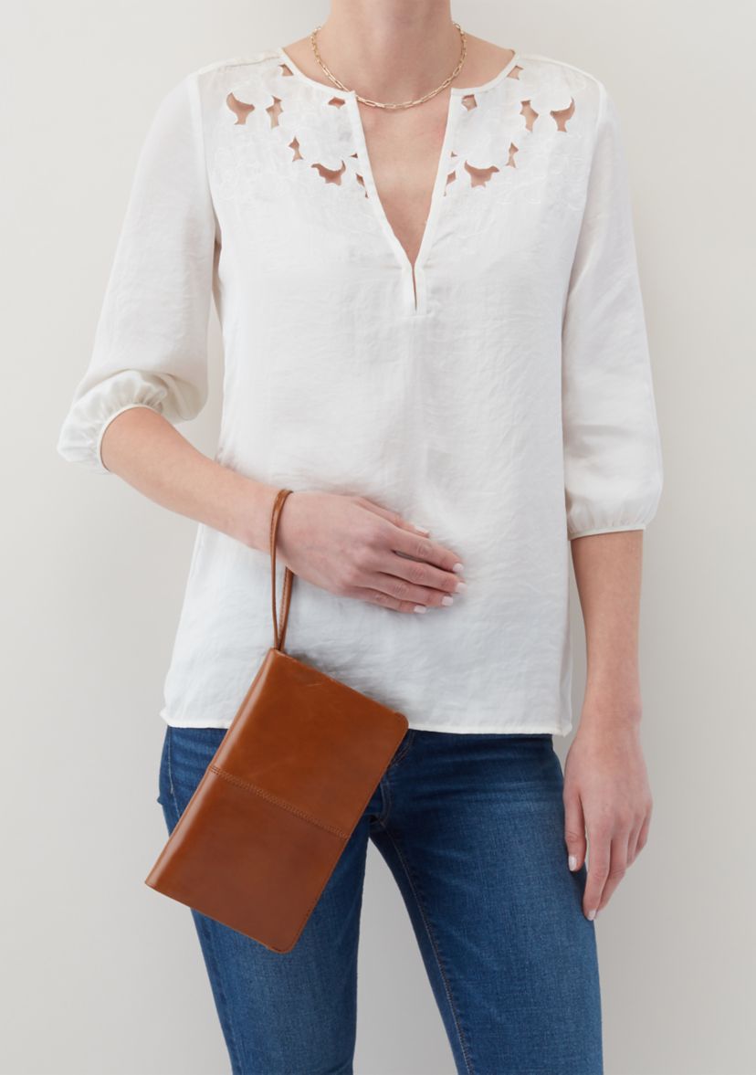 Evolve Wristlet