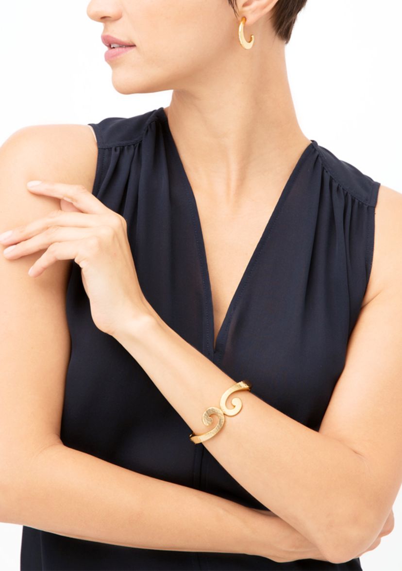 Royale Hinged Bangle Bracelet