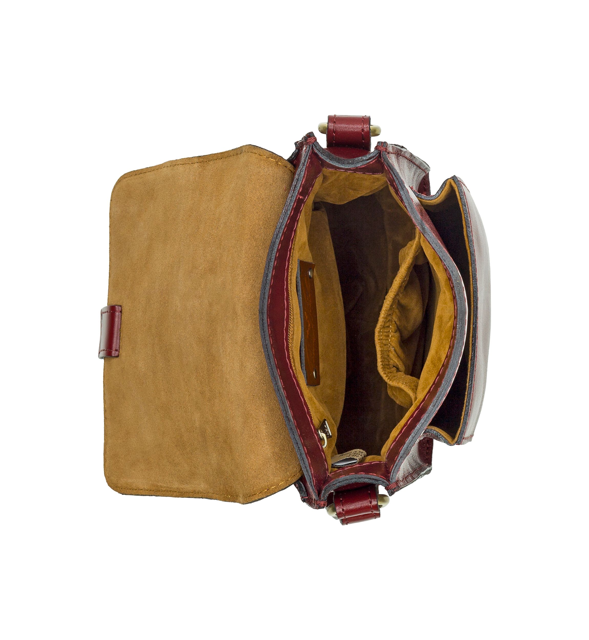 Lari Crossbody
