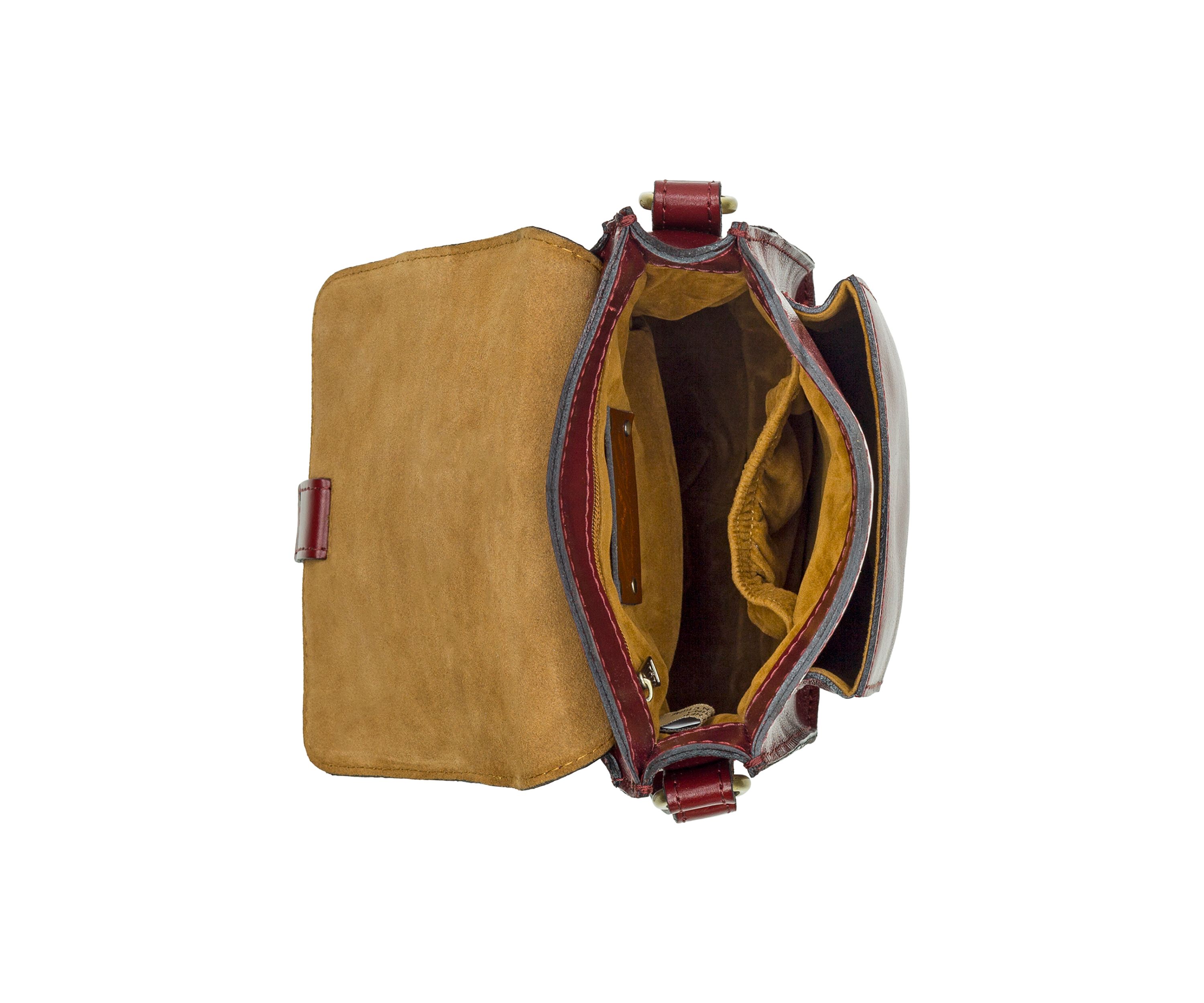 Lari Crossbody