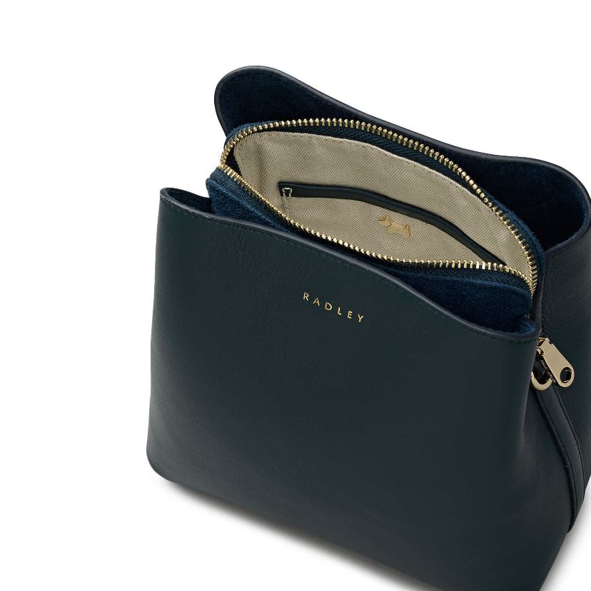 Dukes Place Small Compartment Crossbody