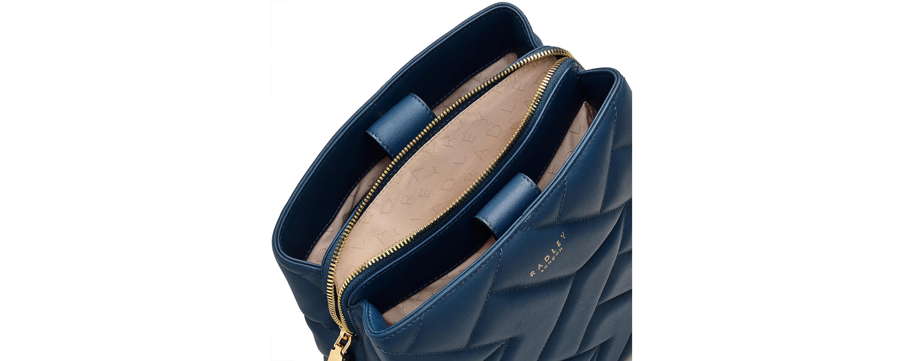 Dukes Place Quilt- Medium Compartment Crossbody