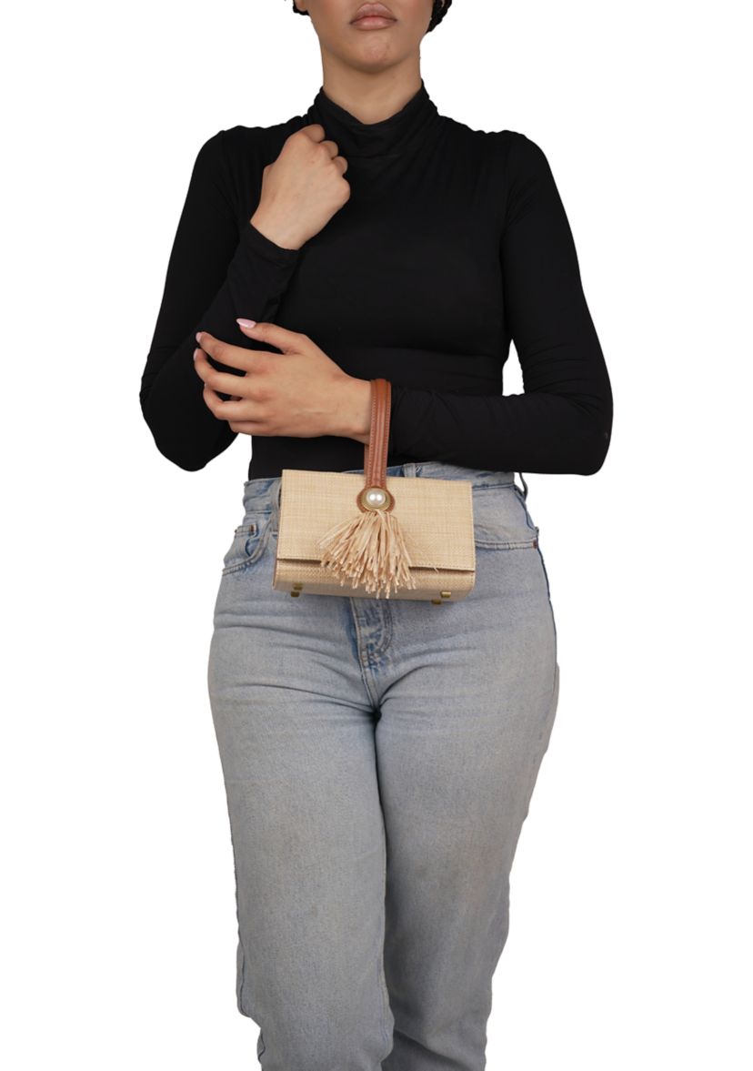 La Lisa Woven Clutch