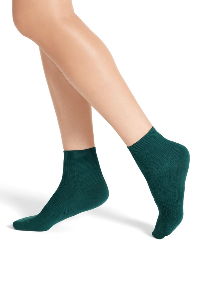 Solid Waffle Textured Lightweight Quarter Socks