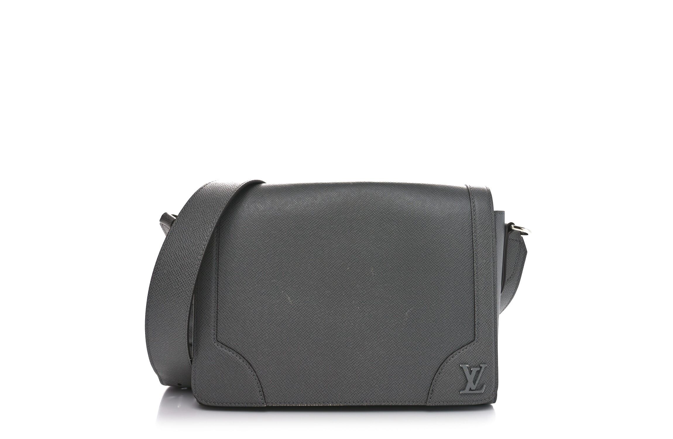 Louis Vuitton Taiga New Flap Messenger Gris -FINAL SALE NO RETURNS