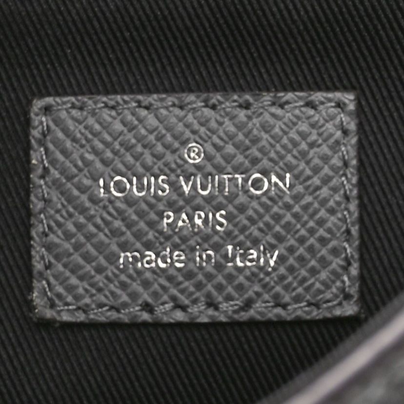 Louis Vuitton Taiga New Flap Messenger Gris -FINAL SALE NO RETURNS