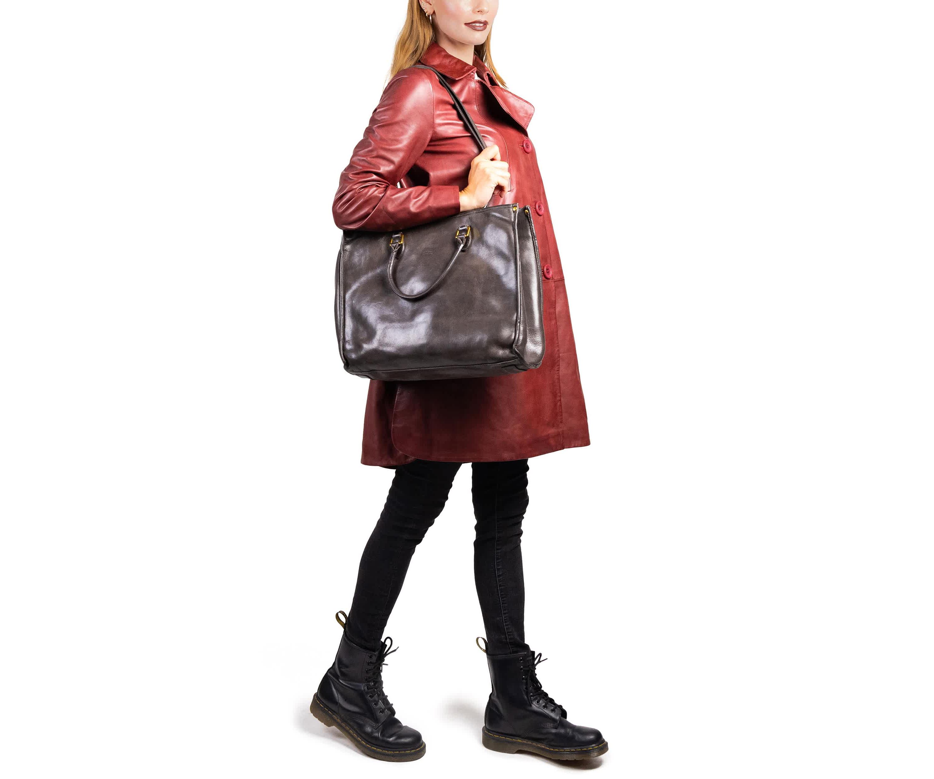 Clivia Carryall Tote