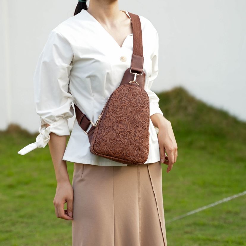 Millie Sling bag