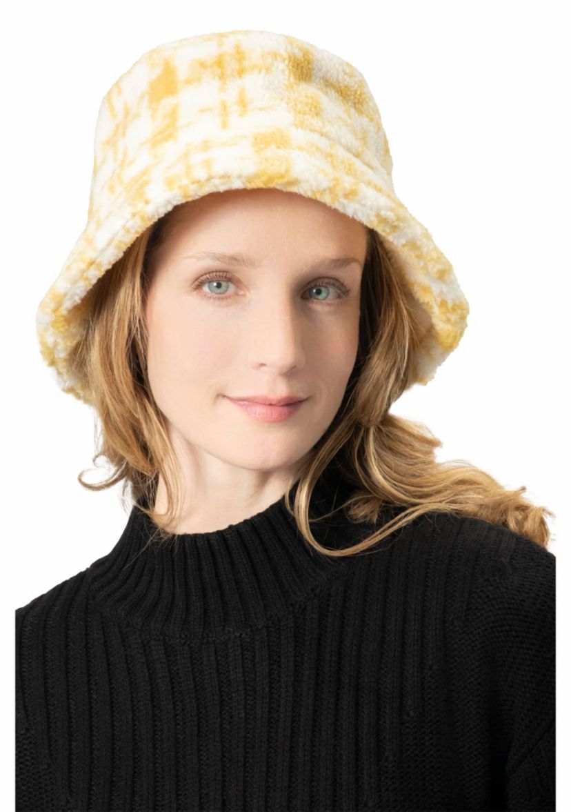 PLAID SHERPA BUCKET