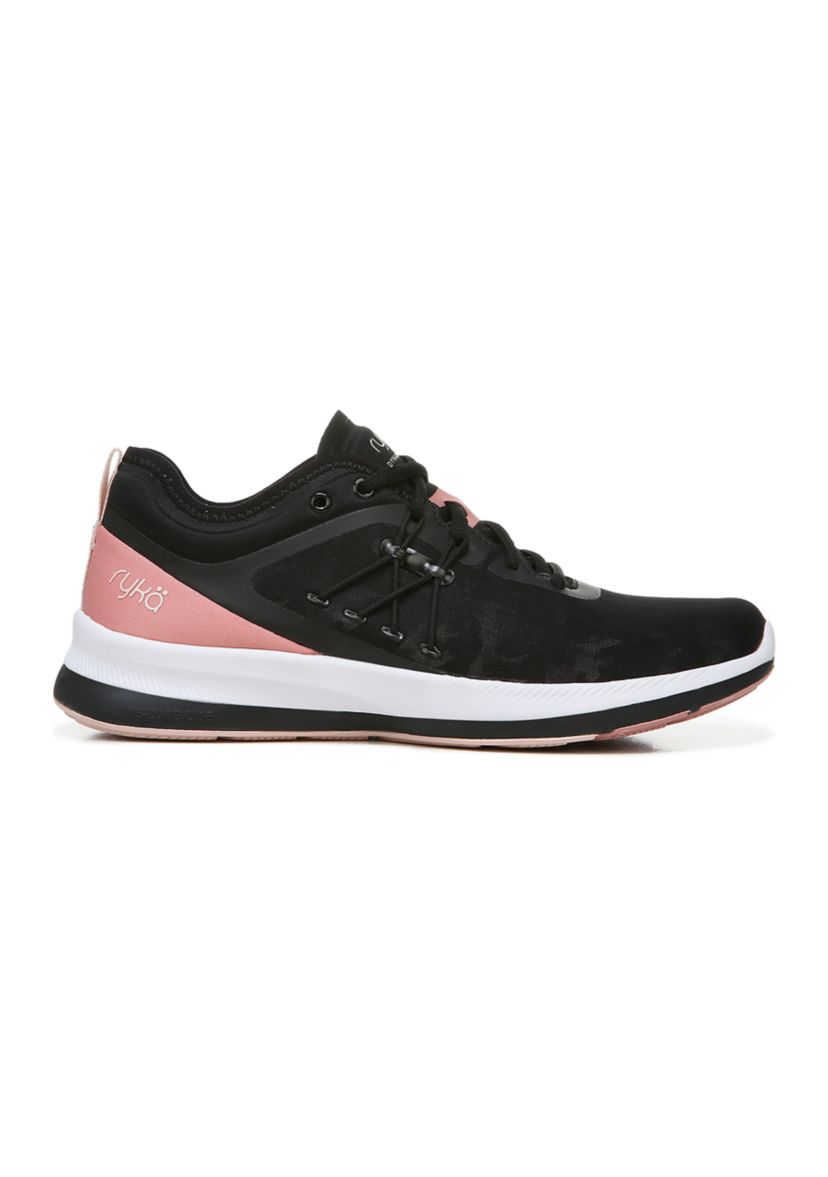 Dynamic Pro Training Sneaker