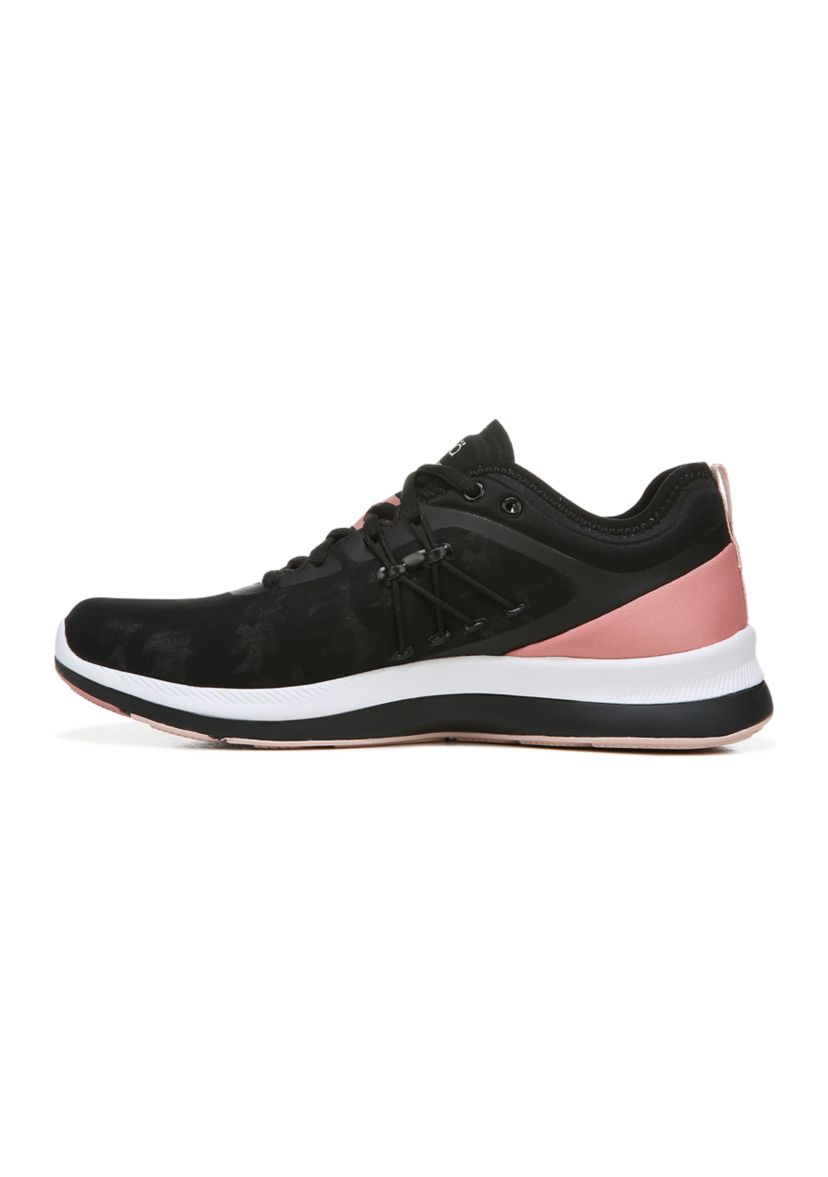 Dynamic Pro Training Sneaker