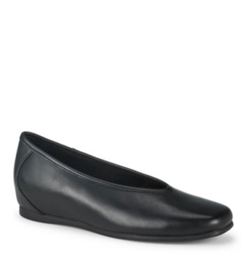 Baretraps Women's Ryalie Flat, Black, 9.5M