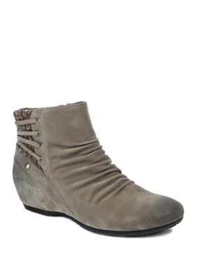 Belk bare trap boots online