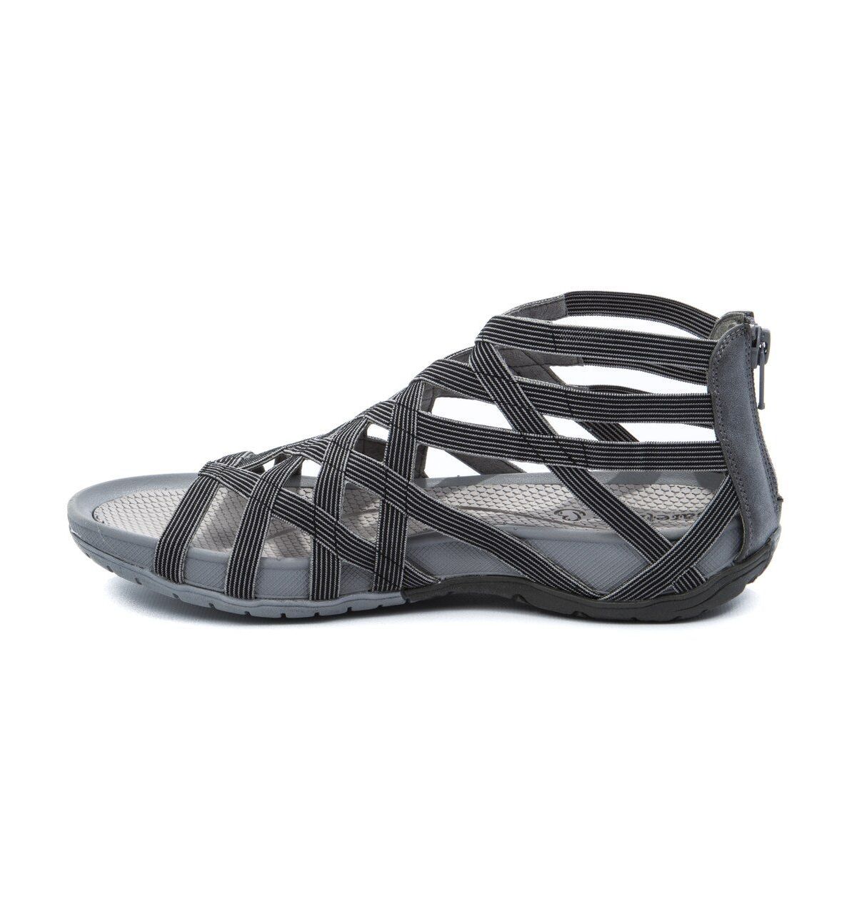 Samina Sandal
