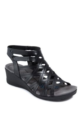 Bare traps sale sandals belk