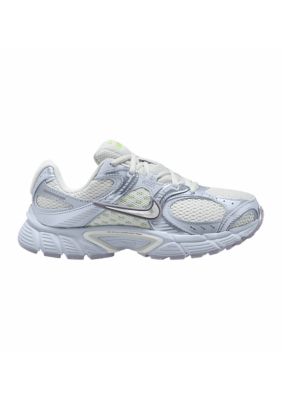 Nike Women's V5 RNR Sneakers, 6M