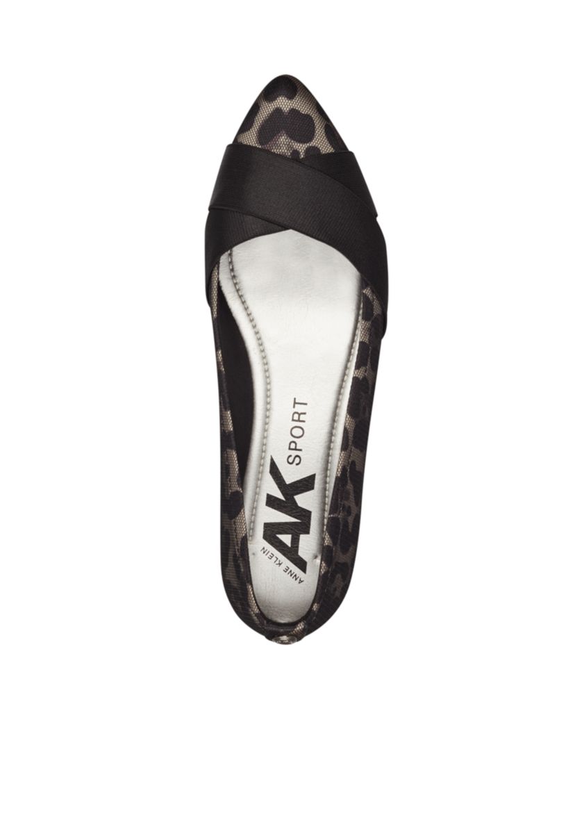 Oalise Pointed Toe Flats