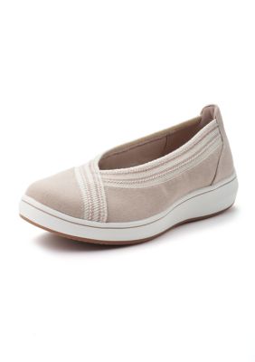 Clarks Women's BreezeSky Air Cloudsteppers