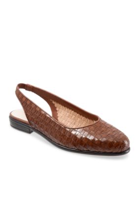belk women's flat sandals