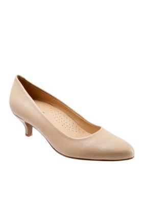 Trotters Kiera Kitten Heel Pump | belk