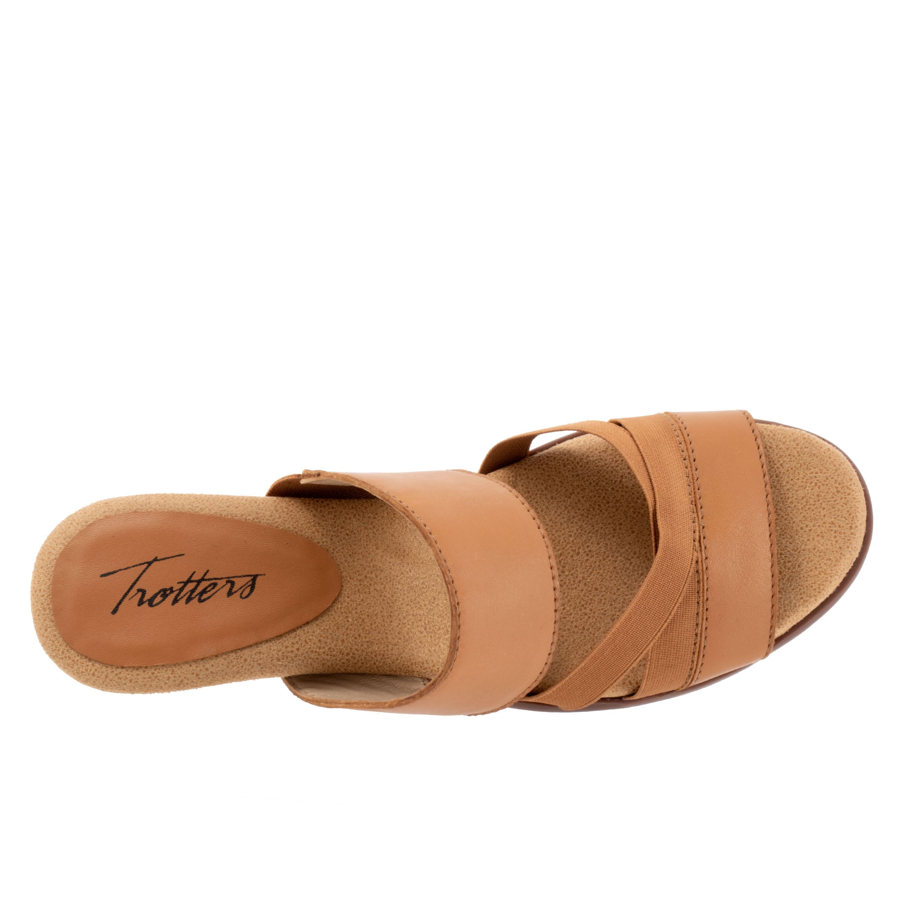 The Maxine has crossing stretch straps as well as an elastic v-gore for a comfortable fit. Maxines easygoing style and stacked heel keeps thing playful and chic.