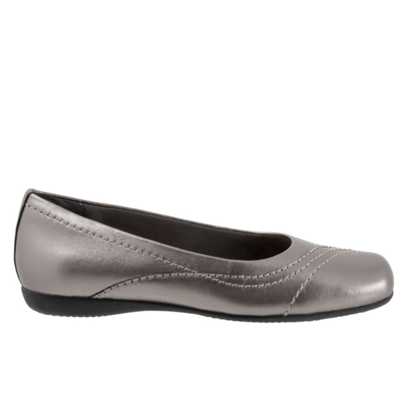 Sasha Flat