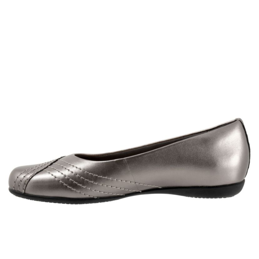 Sasha Flat