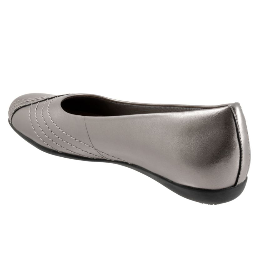 Sasha Flat
