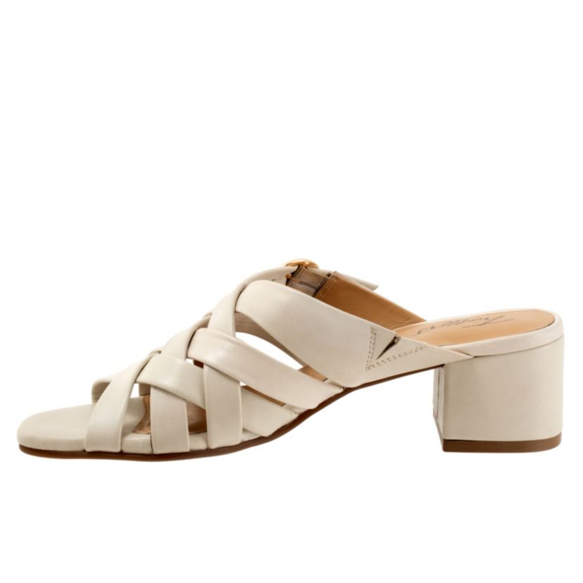 A strappy sandal with a chunky heel, the Lauri goes on easy and looks great. Surround your feet in the comfort of the Lunas full leather lining and cushioned footbed.