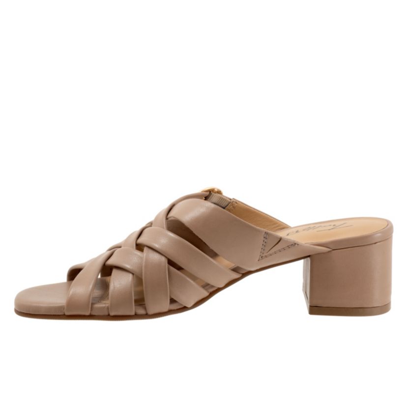 A strappy sandal with a chunky heel, the Lauri goes on easy and looks great. Surround your feet in the comfort of the Lunas full leather lining and cushioned footbed.