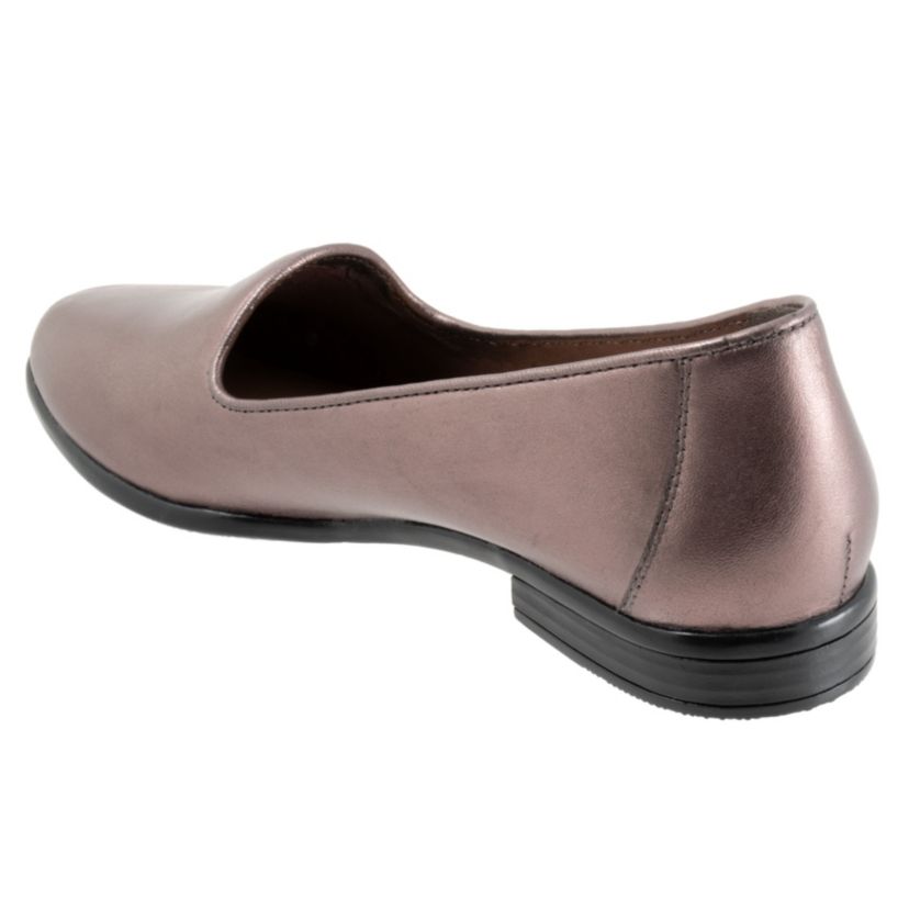 Liz Lux Flat