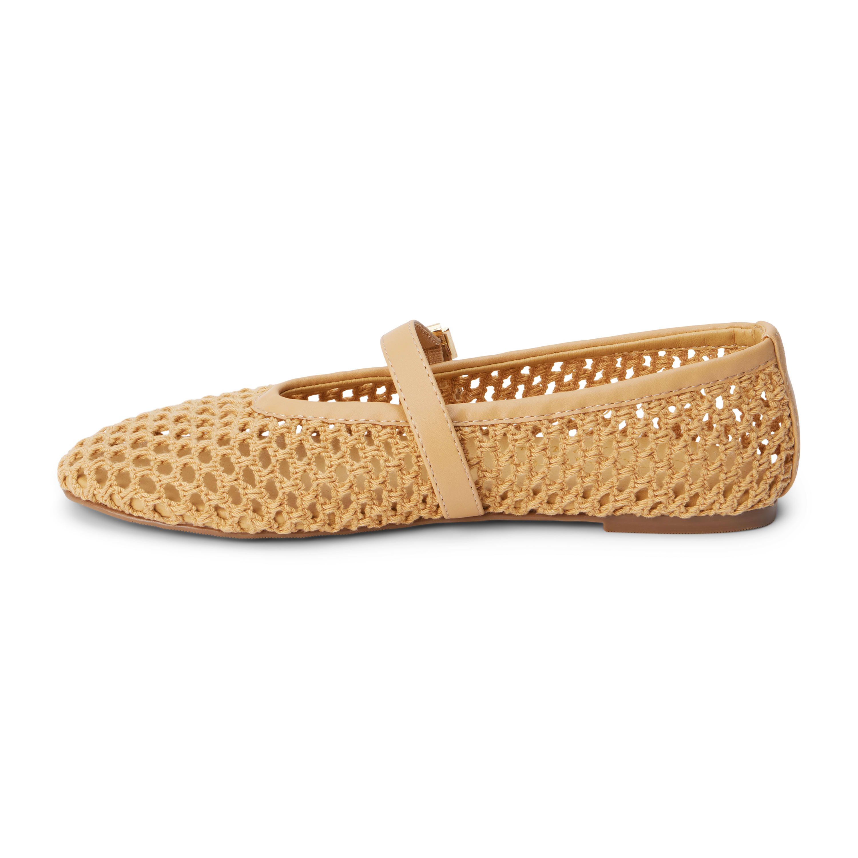 Fishnet mary jane ballet flat.