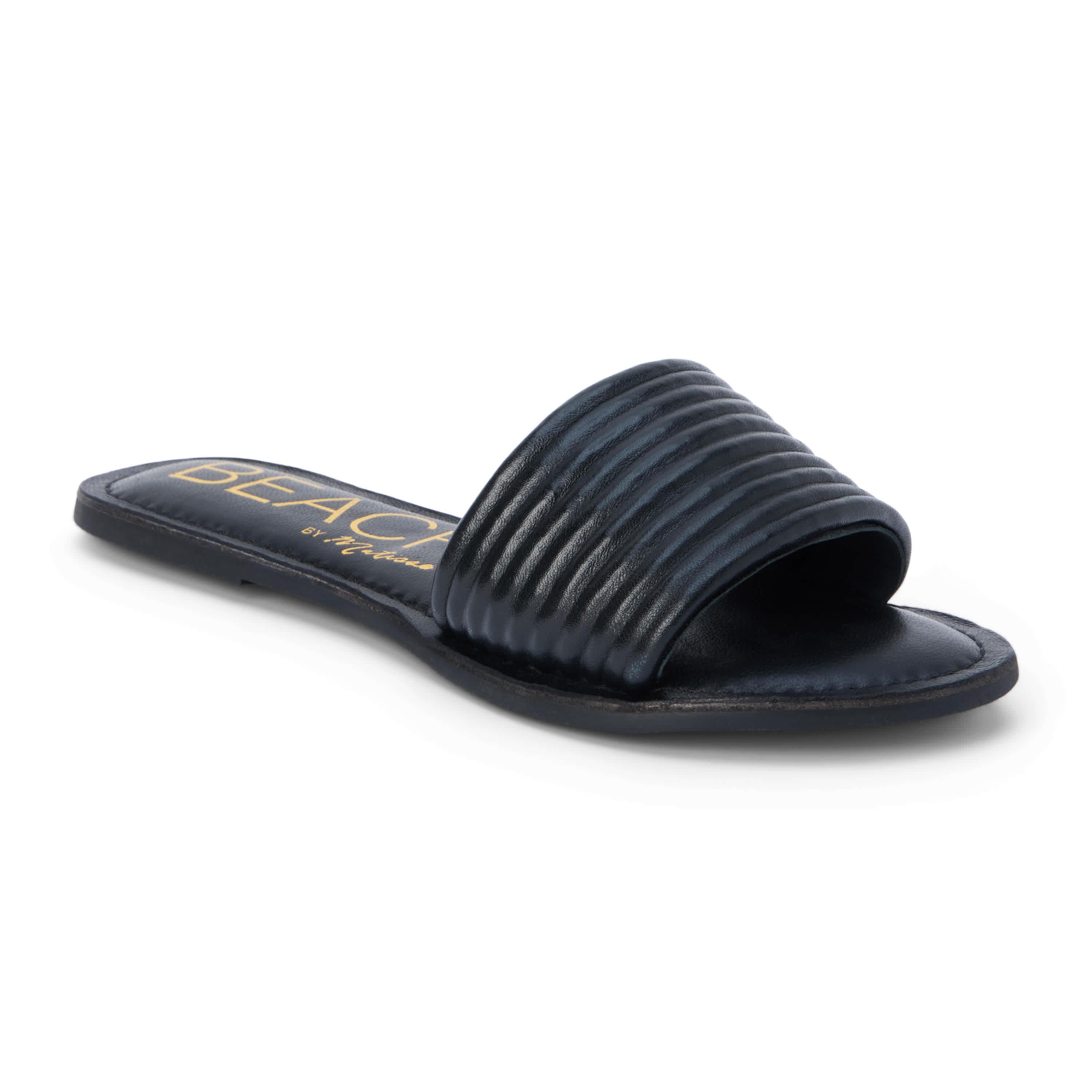 Flat one band sandal with ribbed detail.