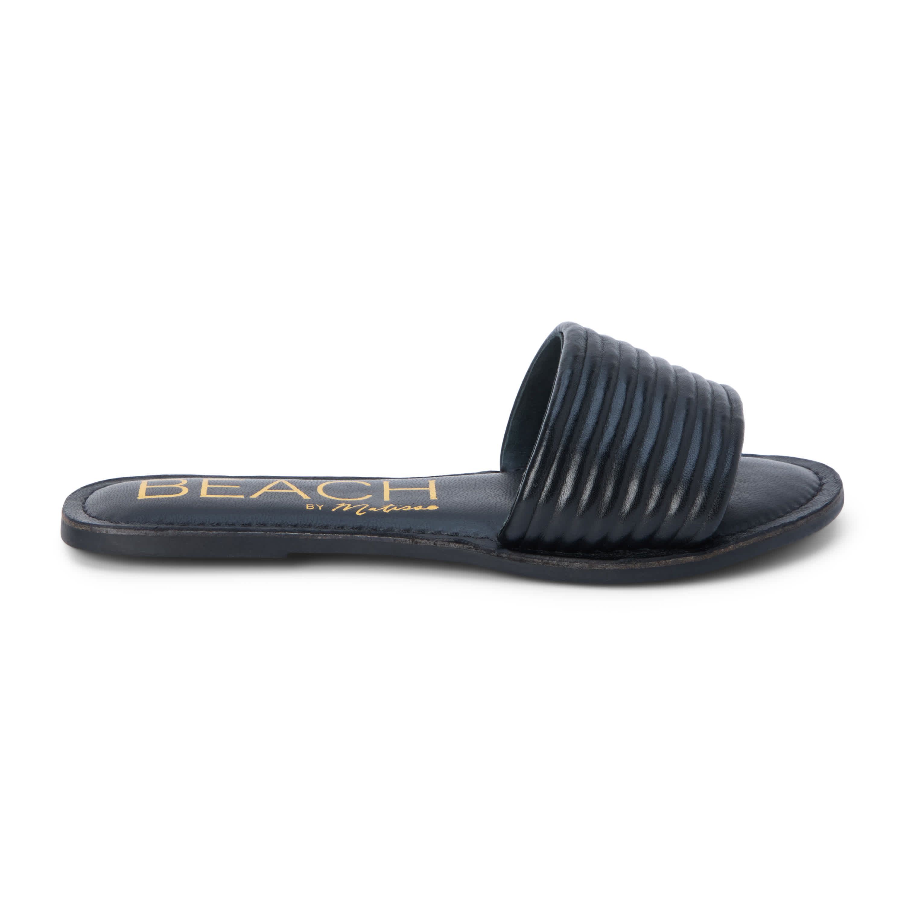 Flat one band sandal with ribbed detail.