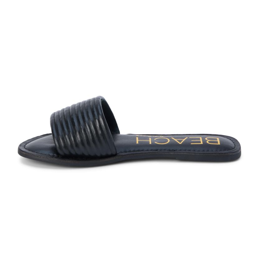 Flat one band sandal with ribbed detail.