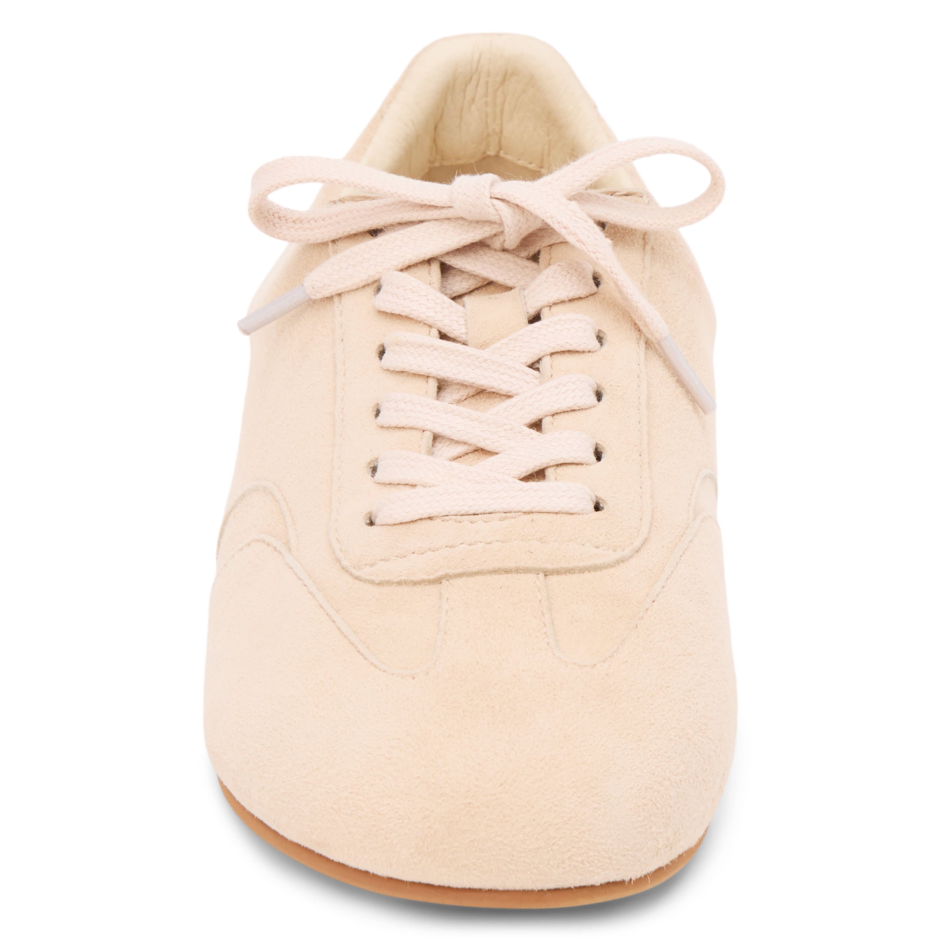 Low top sneaker