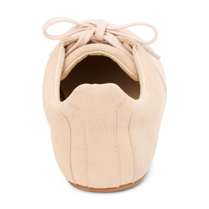 Low top sneaker