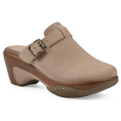 White Mountain Women's Viewed Slip-on Clog, Sand, 9M