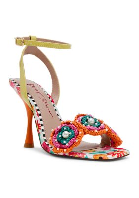 Betsey Johnson Women's Ainsleyy Sandals, White, 6M