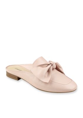 mule flats with bow